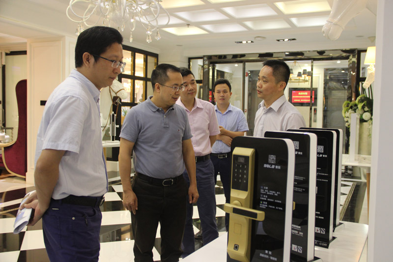 龙岗区坂田街道党工委副书记朱玉华一行莅临我司调研指导工作